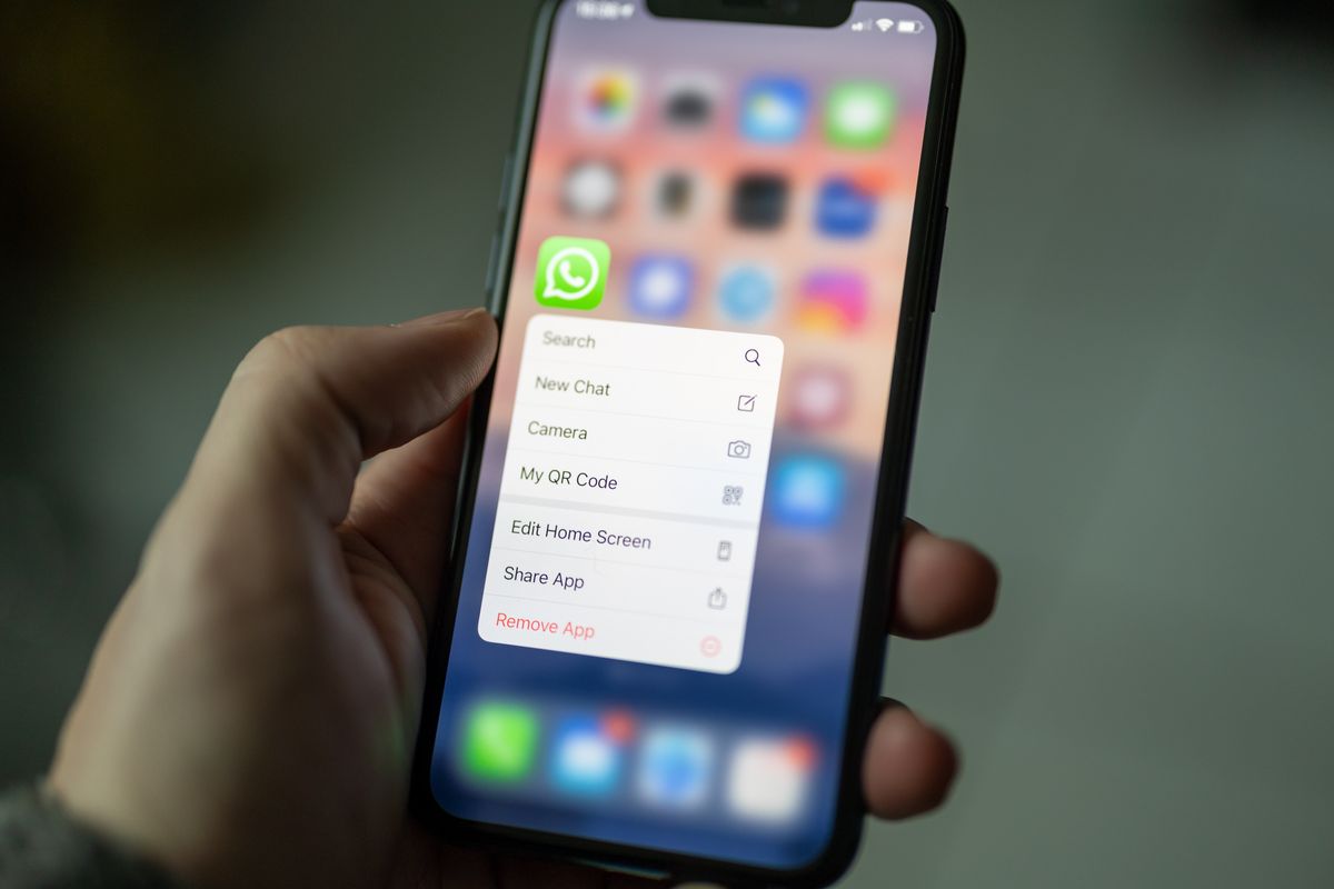 Beberapa model iPhone tidak bisa lagi menggunakan WhatsApp tahun depan. Simak daftar iPhone yang terdampak dan solusinya.