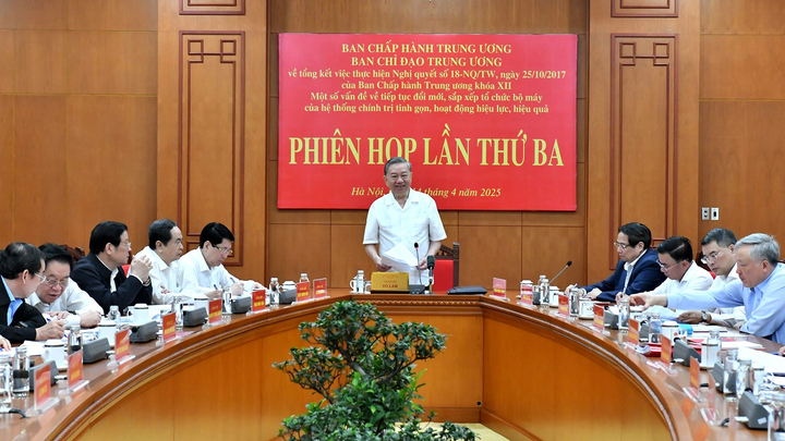 Bộ trưởng cũng đã yêu cầu rà soát lại chế độ tiền lương và phụ cấp đối với người lao động